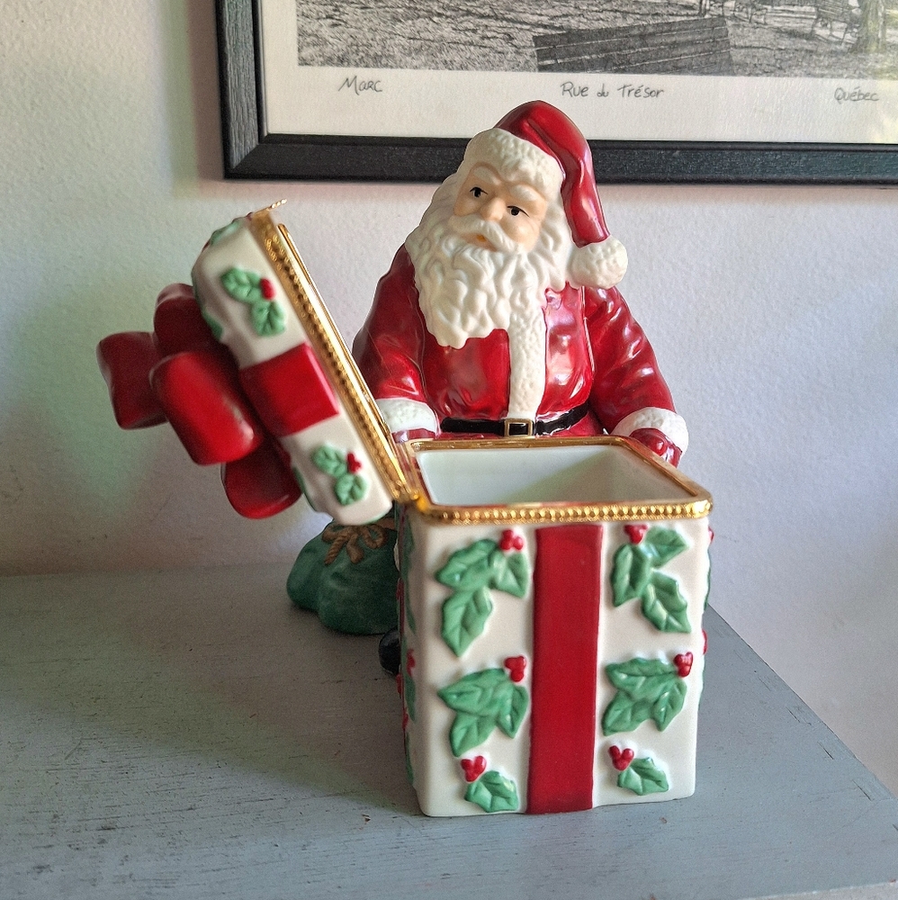 Partylite Small porcelain Christmas box